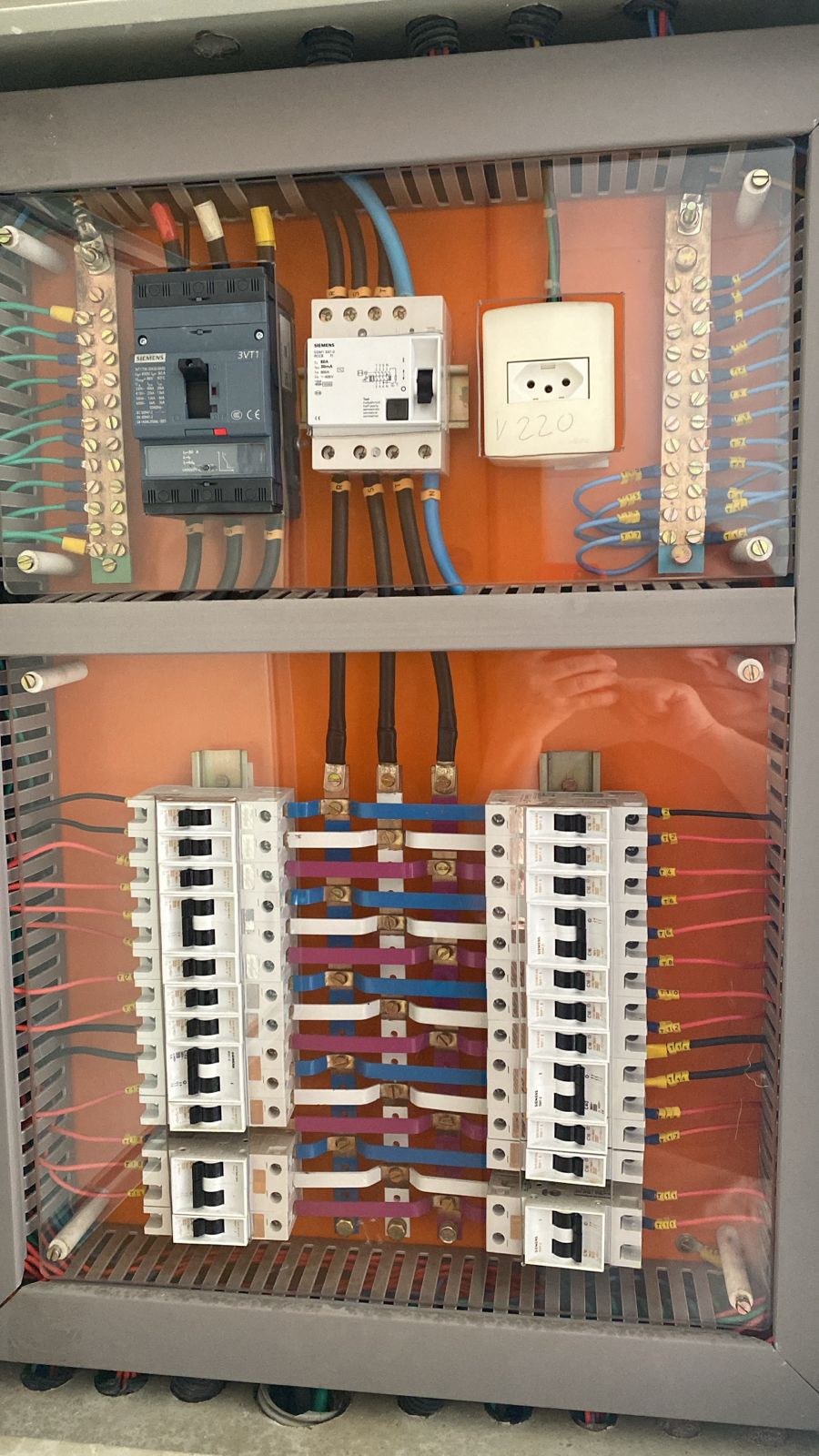 Montagem e Manutenção de Quadros de Distribuição de Baixa Tensão (QGBT)