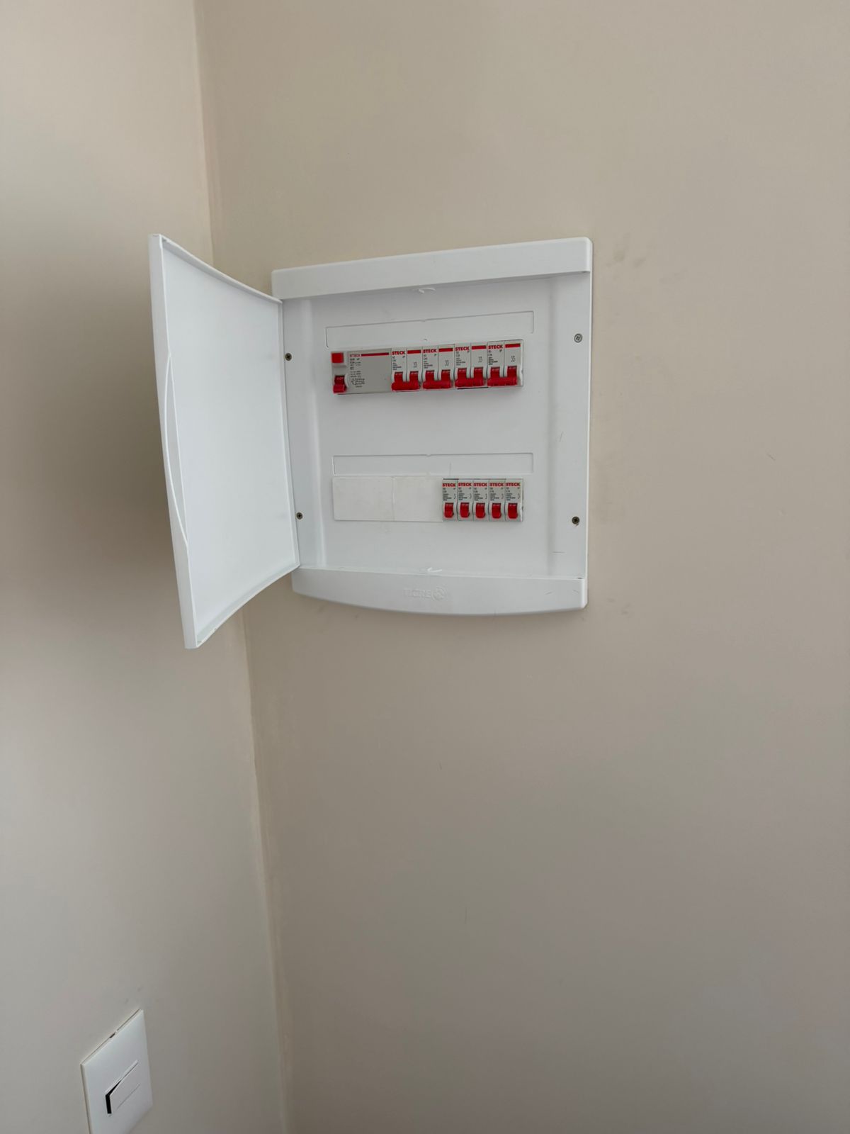 Instalação e Organização de Quadros de Distribuição de Circuitos (QDC)